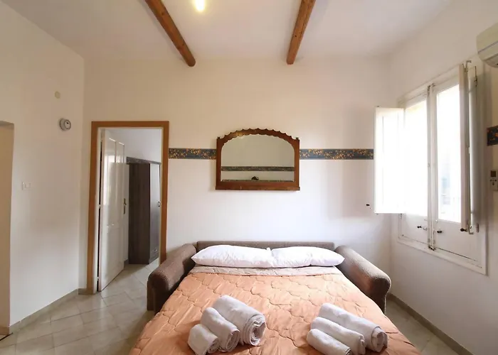 Essence Apartment *